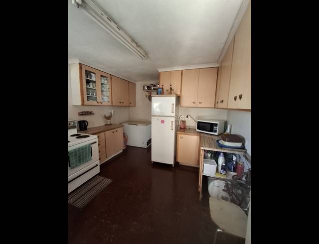 5 BEDROOM FREESTANDING FOR SALE IN EASTWOOD